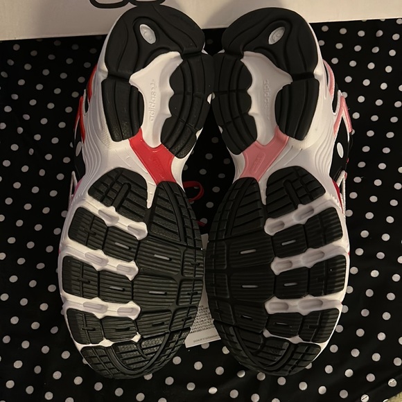 Women’s size 6 US Adidas x Hello Kitty sneakers - Picture 3 of 6